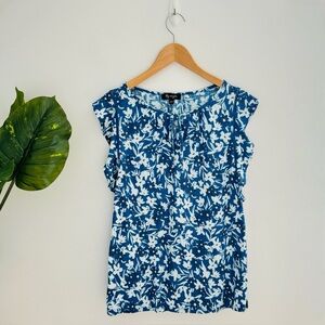 LILY MORGAN | Floral Sleeveless Blouse in Blue and White Size Medium